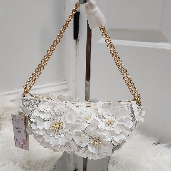 🔹️Made In India Viral White Floral Embellished Handcrafted Beaded Shoulder Bag - Picture 1 of 9